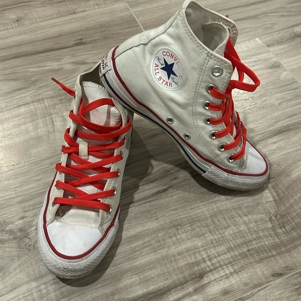 Converse All-Star white Chuck Taylor size 7 (W) size 5(M)